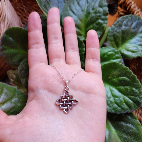 New Silver Celtic Knot Necklace - Picture 10 of 16